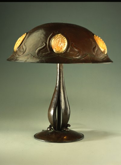 テーブルランプ、1910年頃（銅・真珠・アワビ貝 作： Elizabeth Eaton Burton