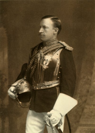 「エロール伯爵准将」、1902年。 作： Elliott and Fry