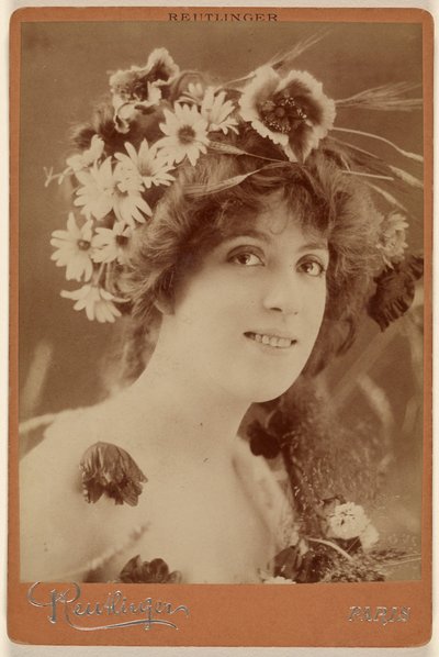 ファベール・レテ［髪に花をつけた女］ 作： Emile Auguste Reutlinger