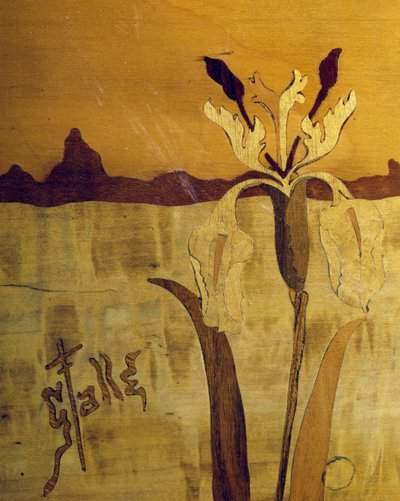 エミール・ガレ（1846-1904）によるアール・ヌーヴォー様式のテーブル、ウォールナットに突き板仕上げ、様々な木材を使用、細部、フランス、20世紀 作： Emile Galle