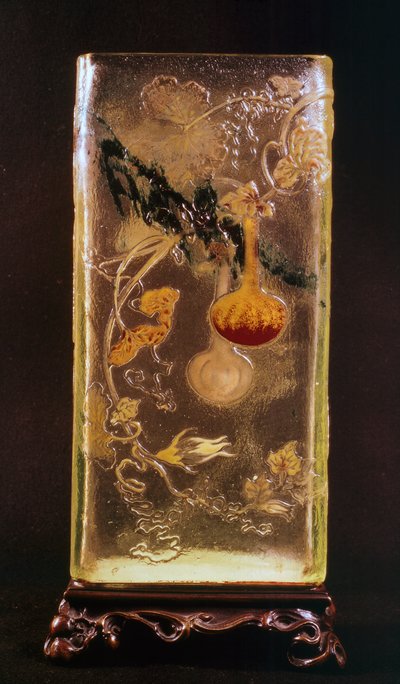 エミール・ガレ（1846-1904）作「透明なチネシザンティのモチーフとレリーフを持つガラスの花瓶」（フランス 作： Emile Galle