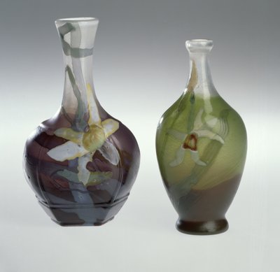 ガラスと彫刻が施された花瓶の寄木細工c。1900 作： Emile Galle