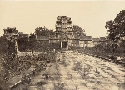 1 周の大塔西門、1866 年。 作： Emile Gsell