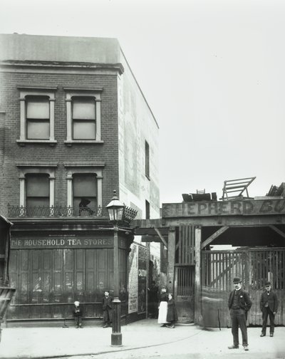 68 Bermondsey New Road：正面図、ロンドン、1898 作： English Photographer