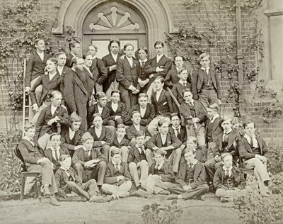 イートンカレッジの家の写真、1870年代 作： English Photographer