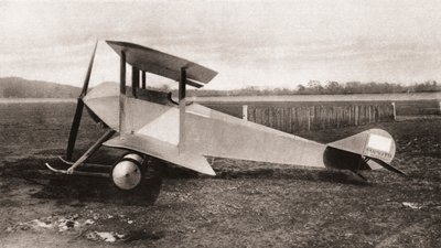 1915年のThe Illustrated War Newsによる、第一次世界大戦中に使用されたSopwithタブロイドシングルシートスカウトトラクター複葉機 作： English Photographer