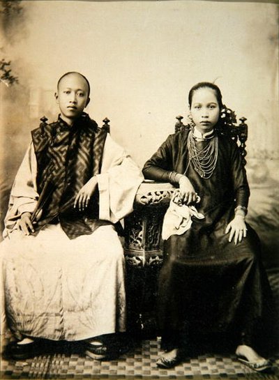 ベトナム中部のアナマイトの少年少女、1875年頃（アルバメン・プリント） 作： English Photographer