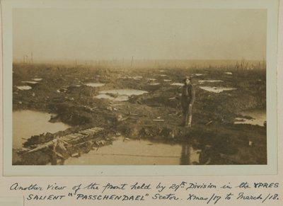29日までに行われた正面の別のビュー。 YPRES SALIENT「PASSCHENDAEL」セクターの部門。クリスマス17から3月18日 作： English Photographer