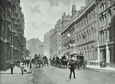 陸軍と海軍の店、ビクトリアストリート、ウェストミンスターLB：フランシスストリート、1895年に東を見る 作： English Photographer