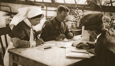オーストラリア人と徴兵：ロンドンの病院でオーストラリア人の投票がどのように行われるか、1916年10月25日、イラストレイテッドウォーニュースのイラスト（セピア写真） 作： English Photographer