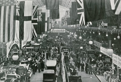 農業ホールでの自動車展 作： English Photographer