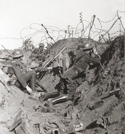 偉大なフンの攻撃を待って、セントクエンティンの監視官と信号機は鋭い目を光らせています 作： English Photographer
