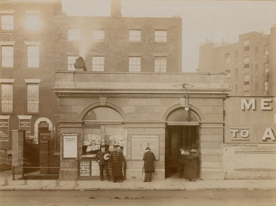 ベイカーストリート駅、イーストエントランス、メリルボーンロード、ロンドン。 1908年5月に撮影した写真 作： English Photographer