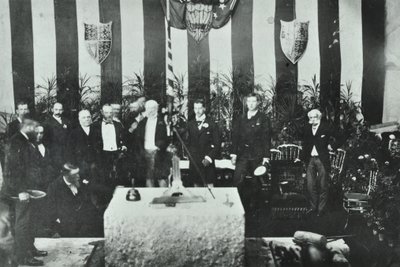 バタシーブリッジ：1887年、ウェールズのアルバートビクター王子による記念石の設置 作： English Photographer