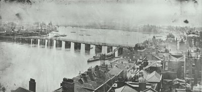 バタシーブリッジ：チェルシーチャーチタワーからの眺め、1875 作： English Photographer