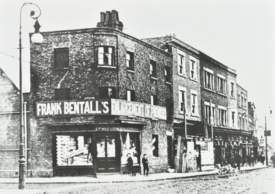 ベンタルズ、クラレンスストリート、キングストン：全体図、1890 作： English Photographer