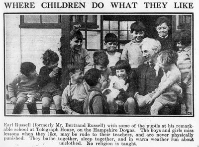 1931年にビーコンヒルスクールで生徒と一緒にバートランドラッセル 作： English Photographer