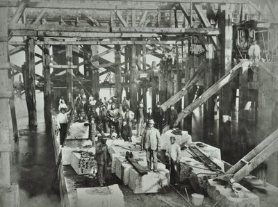 ブラックフライアーズブリッジ：建設労働者、1869 作： English Photographer