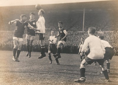 ボルトンワンダラーズ対ウェストハムユナイテッド、FAカップ決勝、1923年4月28日 作： English Photographer