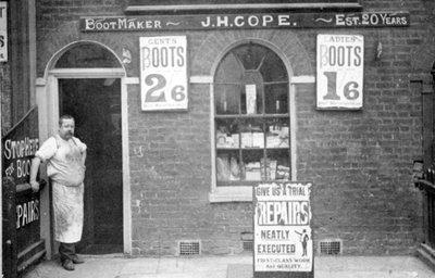 ブーツメーカーJHコープ、後期C19th 作： English Photographer