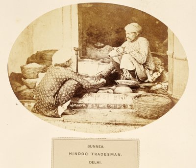 J.フォーブスワトソンによるインドの人々のヒンズー教の商人、デリーのブネアは、1868年に出版されました（アルブメンプリント） 作： English Photographer