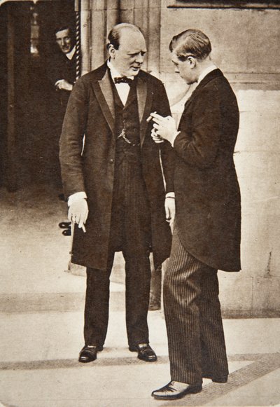 下院での昼食会の後のおしゃべり：チャーチル氏とHRHプリンスオブウェールズ、1919（グラビア） 作： English Photographer