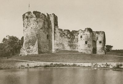堀からのチェプストウ城 作： English Photographer