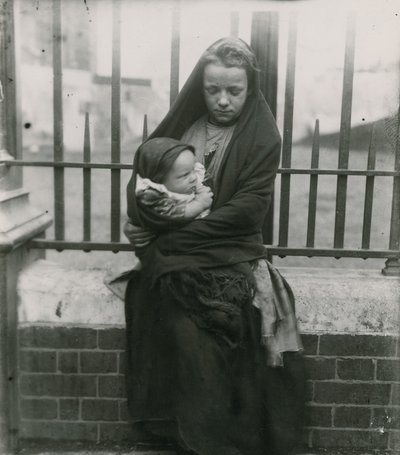 子供の貧困、ロンドン 作： English Photographer