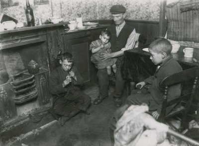子供の貧困、ロンドン 作： English Photographer