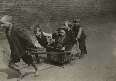 子供の貧困、ロンドン 作： English Photographer