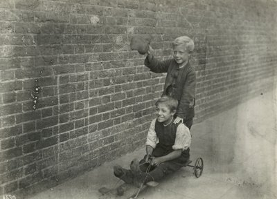 子供の貧困、ロンドン 作： English Photographer