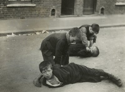 子供の貧困、ロンドン 作： English Photographer