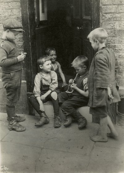 子供の貧困、ロンドン 作： English Photographer