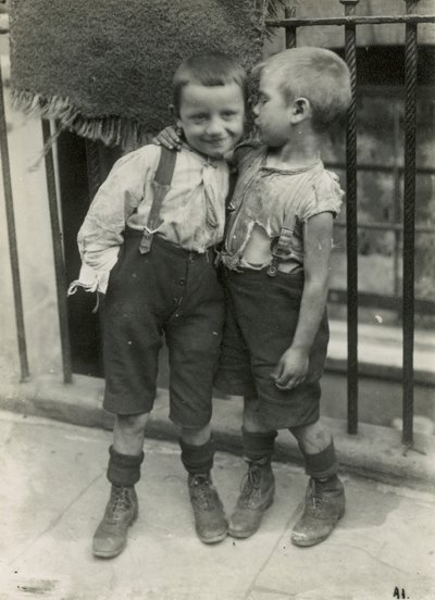 子供の貧困、ロンドン 作： English Photographer