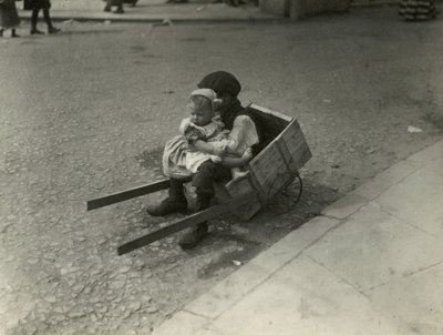子供の貧困、ロンドン 作： English Photographer