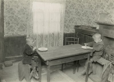 子供の貧困、ロンドン 作： English Photographer