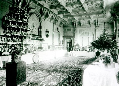 オズボーンハウスのダルバールルームのクリスマステーブル、1900年 作： English Photographer
