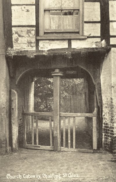 Church Gateway, Chalfont St Giles, Buckinghamshire (bw. photo) 作： English Photographer