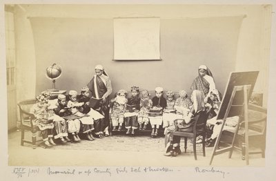 モフシルまたは田舎の女子校、ボンベイでの愛人との授業。 1873年（白黒写真） 作： English Photographer