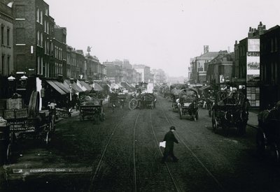 商業道路、ロンドン 作： English Photographer