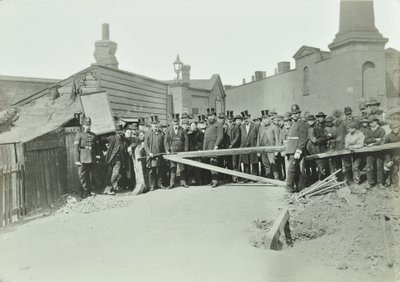 ロットから解放されたイーストフェリーロード、1885 作： English Photographer