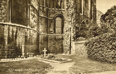エディスカヴェルの墓、ノーリッチ大聖堂、ノーフォーク 作： English Photographer