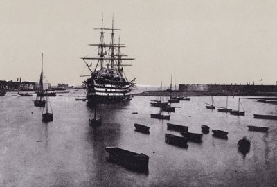 ポーツマス・ハーバーの入り口（モノクロ写真 作： English Photographer