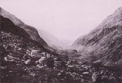 ランベリスの峠への入り口（モノクロ写真 作： English Photographer