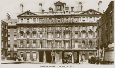 ユーストンホテル、ロンドンNW1 作： English Photographer