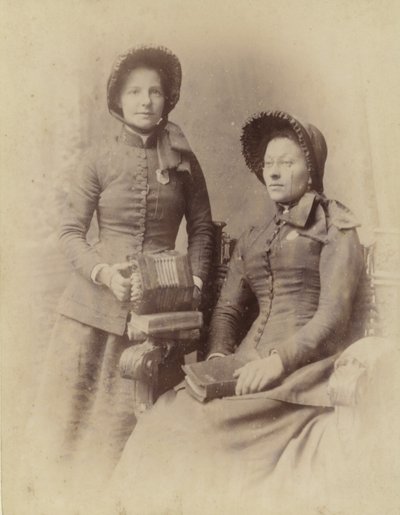 女性の救世主 作： English Photographer