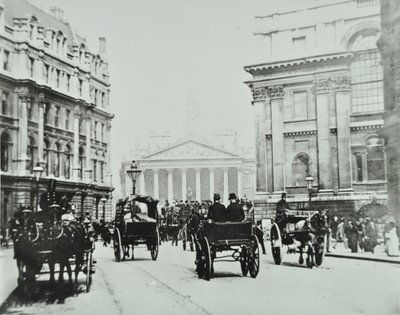 クイーンビクトリアストリートから王立証券取引所のあるマンションハウスストリートまで、ロンドン市、1895年 作： English Photographer