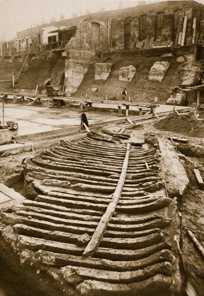 ギャレー、1910年に郡庁舎のサイトで発見（セピア写真） 作： English Photographer