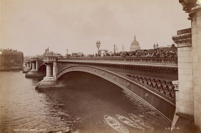 ブラックフライアーズ橋の概観 作： English Photographer