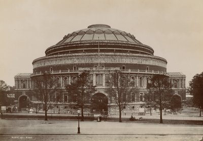 ロイヤルアルバートホールの全景 作： English Photographer